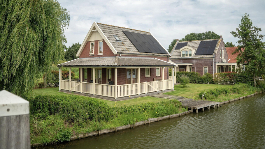 Private kitchen 5, Nice Holiday Home With Sauna Near a Lake, Bernisse