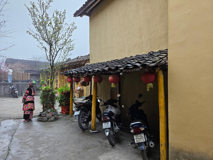 Exterior 6