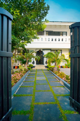 Exterior 5