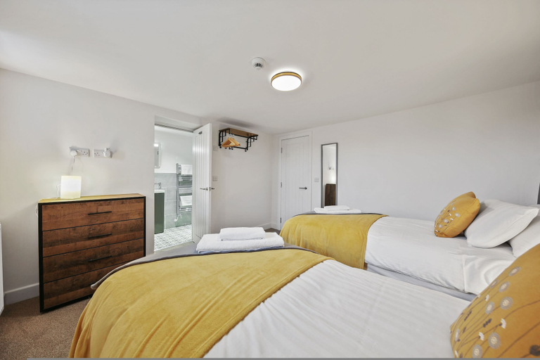 Room 5, Host Stay The Staffordshire Knot, Staffordshire