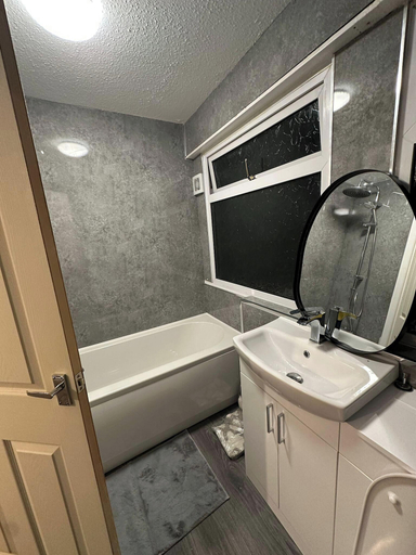 Bathroom 3, Sark Drive Serenity-cosy 3BR House in Birmingham, Solihull
