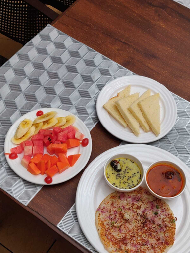 Food & Drinks 5, The Citiotel, Pune