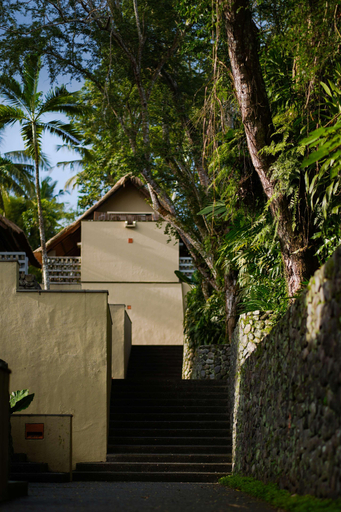 Exterior 3