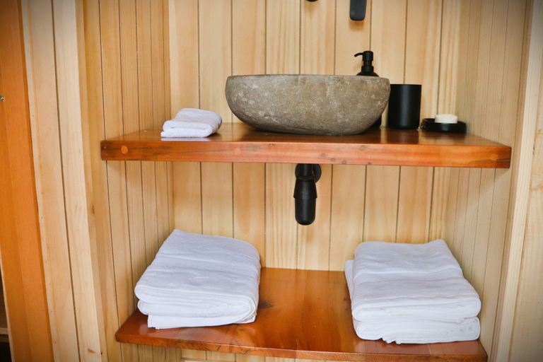 Bathroom, Outscape Lago Chapo, Llanquihue