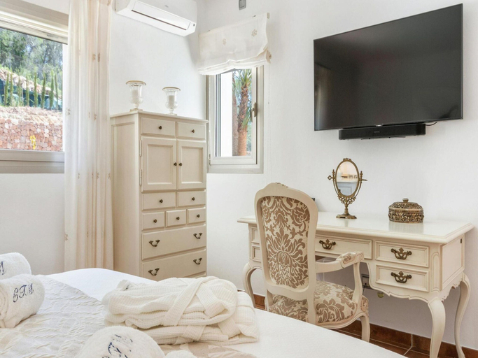 Room 4, Holiday Home in Stunning Ibizan Landscape, Baleares
