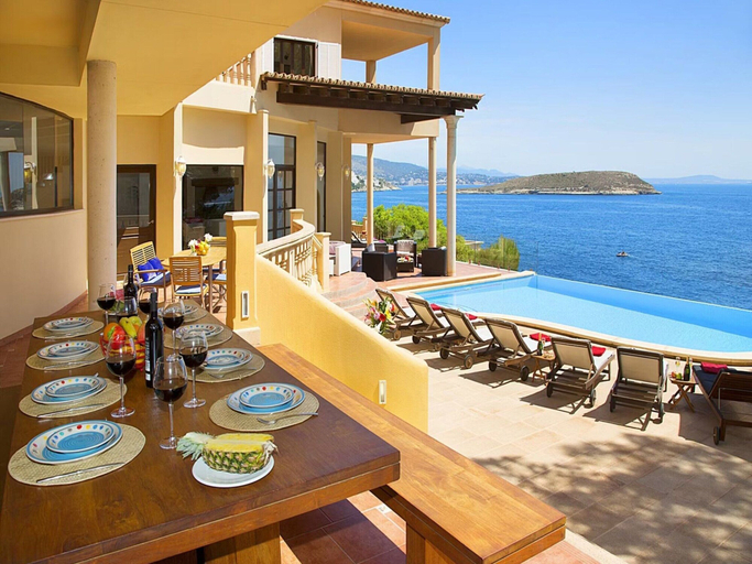Dining 4, Villa in Tranquil Location, Baleares