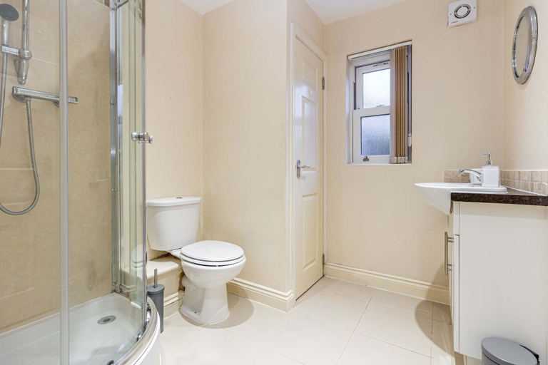 Room 5, Host Stay Westbrook Court Apartment, Worcestershire