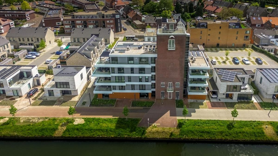 Others 3, B&B Mouttoren Weert, Weert
