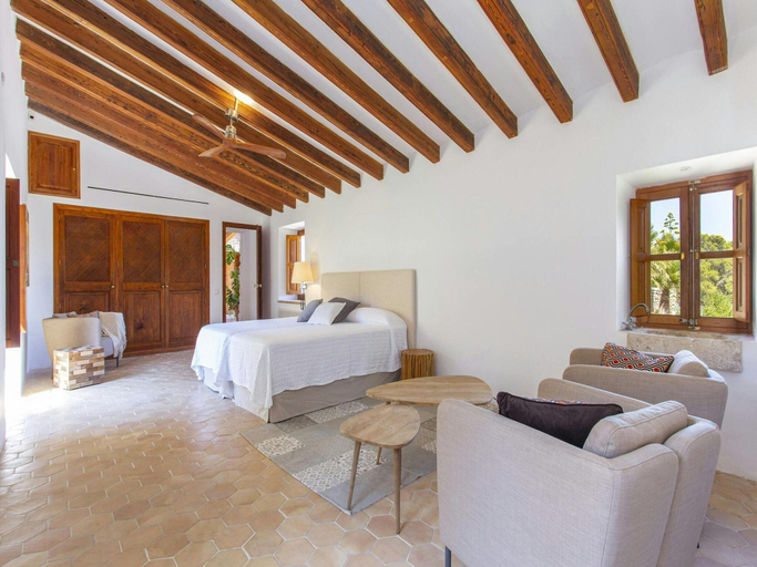 Room 5, Stunning Farmhouse With Private Pool, Baleares