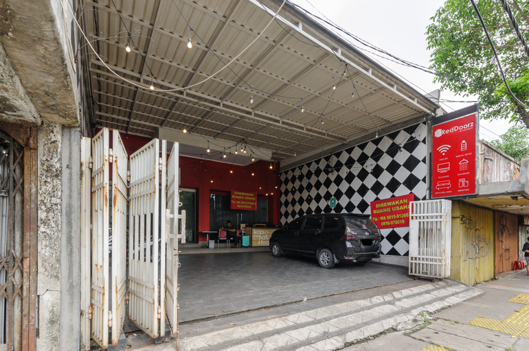 Public Area, RedDoorz Syariah @ Jatinegara, East Jakarta