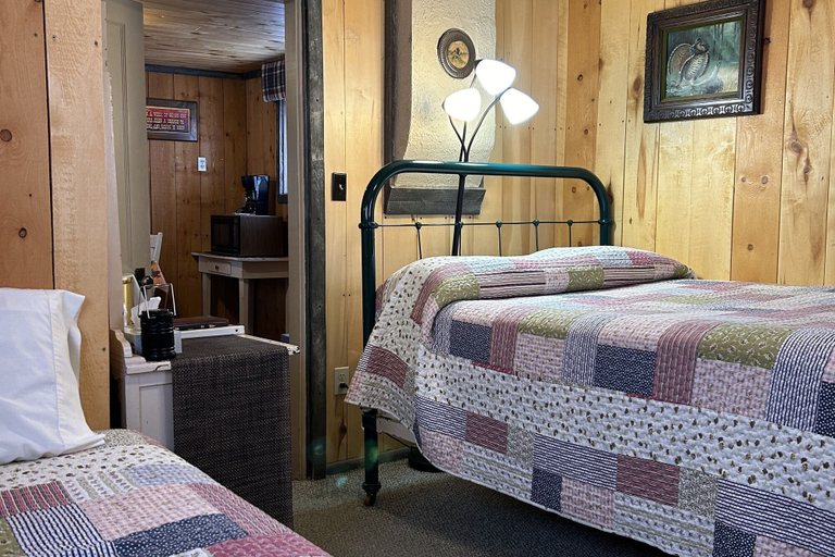 Bedroom 3, Moore's Old Pine Inn, Piute