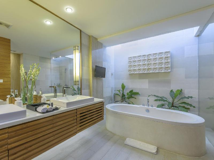Bathroom 13