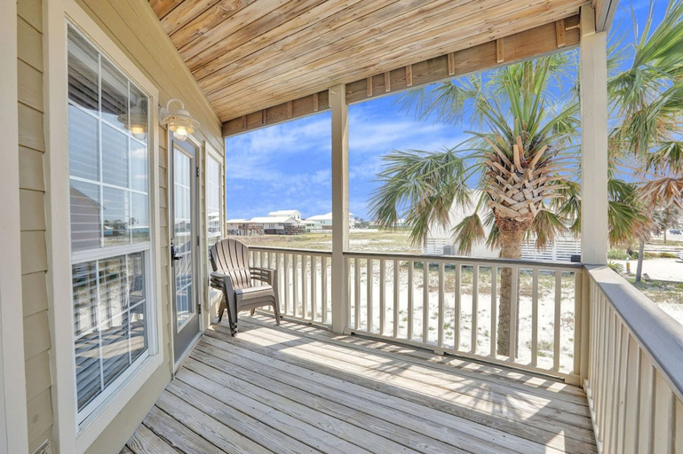Room 4, Camp David Side B- Pool Beach View, Baldwin