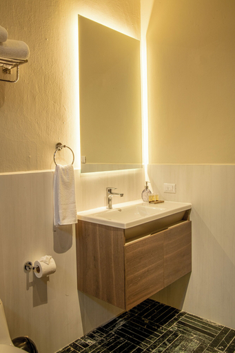 Bathroom 4, Hotel Casa Carmina, Antigua Guatemala