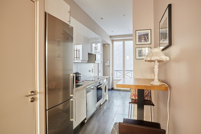 Private kitchen 2, Superb Apartment Avenue Montaigne/saint Honore, Paris