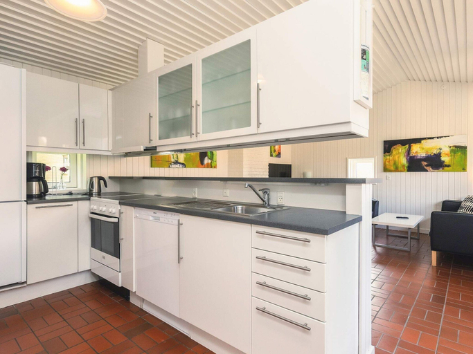 Private kitchen 5, Spacious Holiday Home in Middelfart, Middelfart