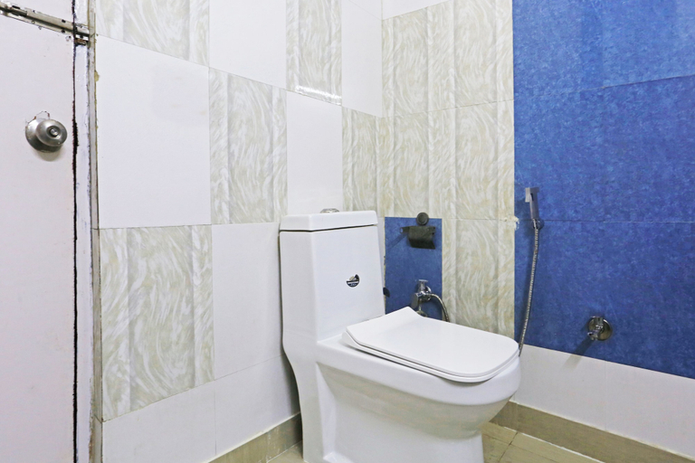 Bathroom 4, Hotel Delhi Aerocity Inn, Delhi