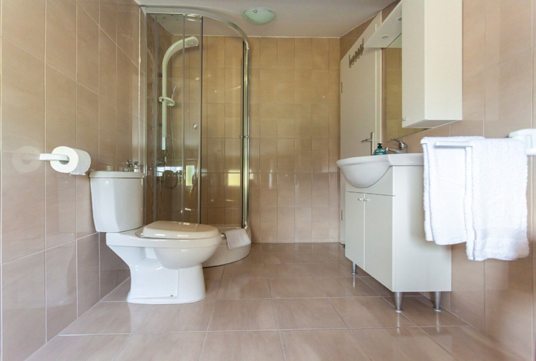 Bathroom, Adorable House Apartment With Roof Terrace, Malinska-Dubašnica