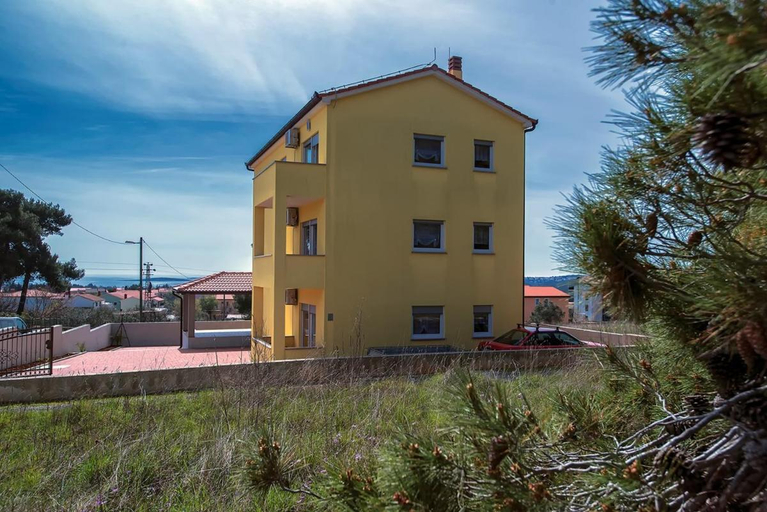 Others 3, Apartments Robert, Medulin