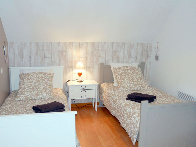 Room 2, Beachfront Holiday Home in Guisseny, Finistère