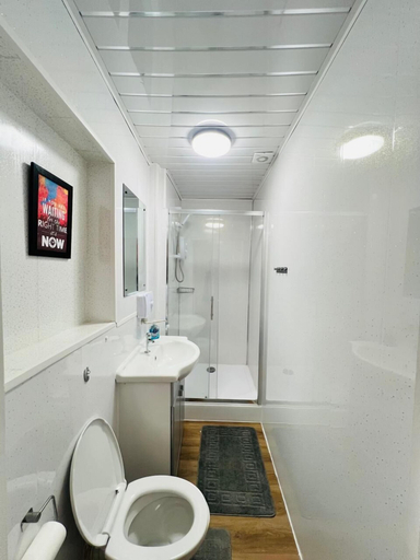 Bathroom 3, Backpackers Hotel, Blackpool