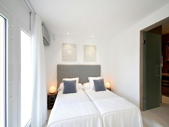 Room 5, Magnificent Villa With Heated Pool, Baleares