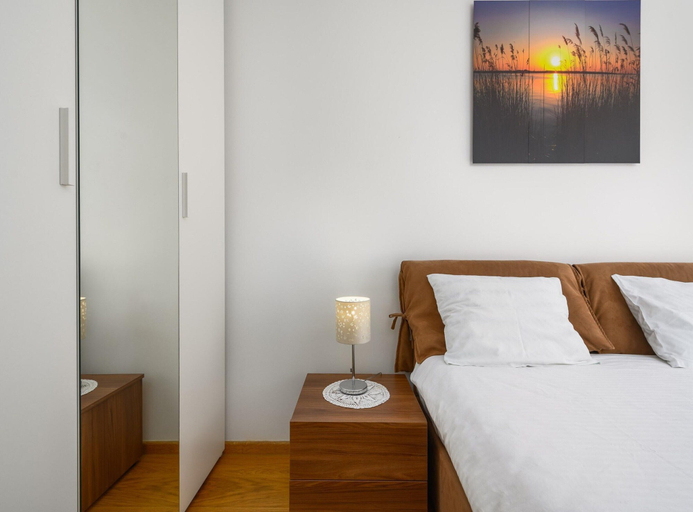 Room 5, Premium Apartment With Patio, Poreč