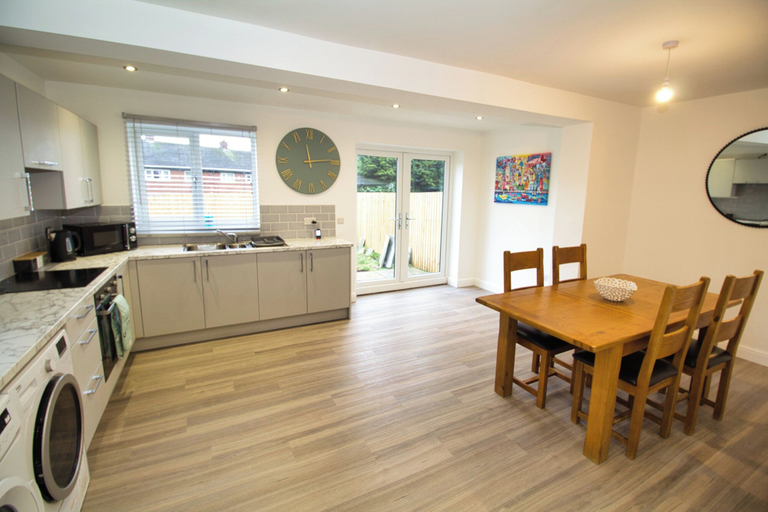 Private kitchen 2, 3 Bed, Sleeps 5, Pet Friendly, Free Parking, Rotherham