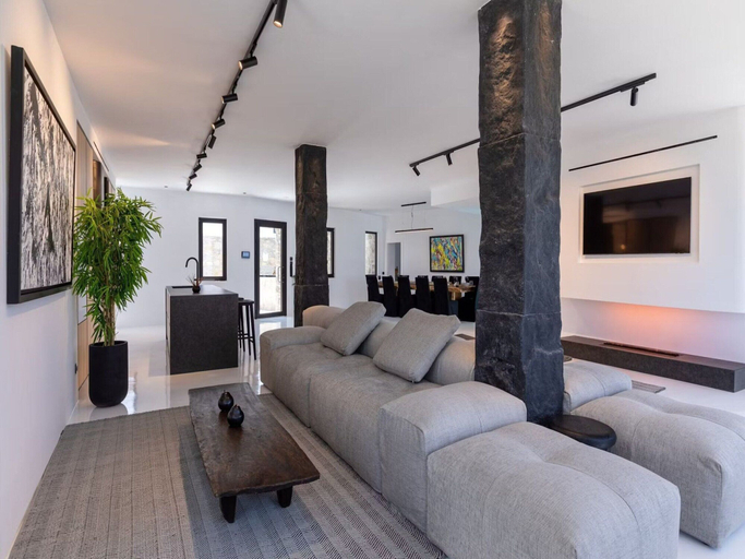 Living area 2, Soothing Holiday Home With Outdoor hot tub, South Aegean