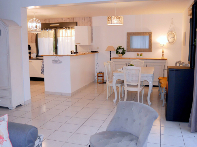 Dining 3, Beachfront Holiday Home in Guisseny, Finistère