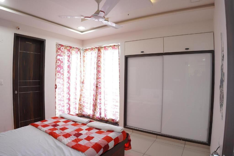 Others 3, Infinity Penthouse with Pool, Sauna, Gym, Rajkot