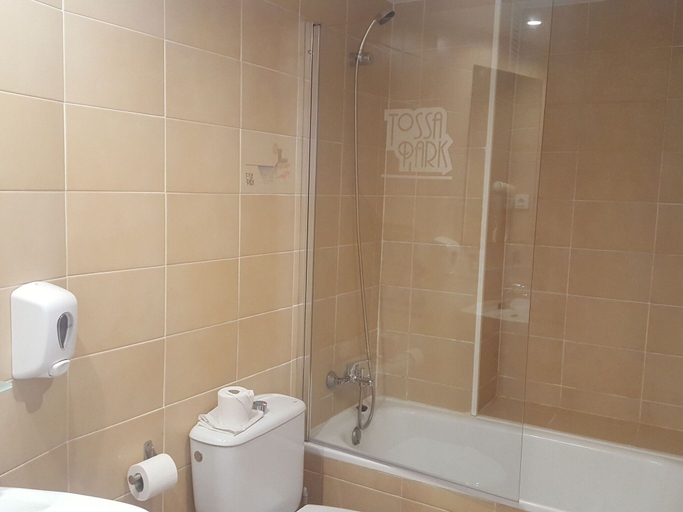 Bathroom, Aparthotel Tossa Park in Tossa de Mar Near Beach, Girona