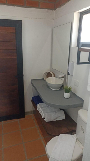 Bathroom 4, Tres Lagos Finca Hotel, San Jerónimo