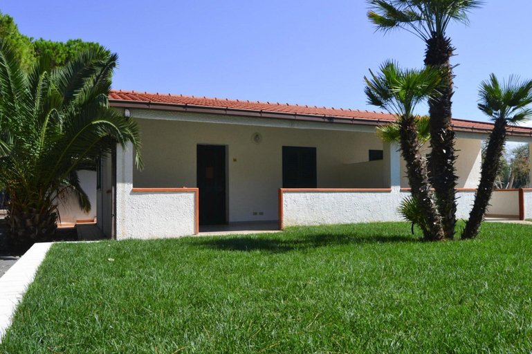 Exterior 4, Bungalow in a Resort in Lido del Sole With Terrace, Foggia
