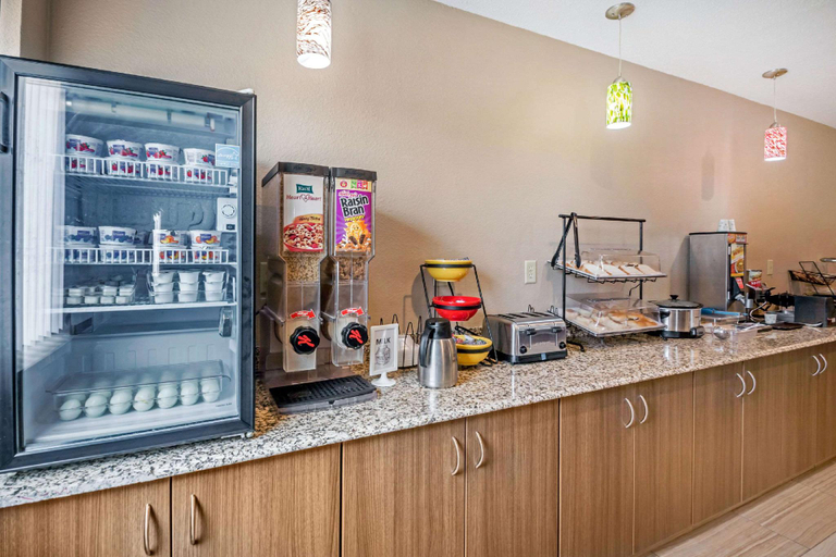 Food & Drinks 5, Econo Lodge Mississippi River area, La Crosse