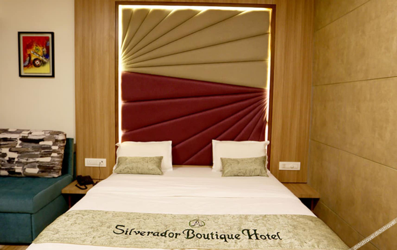 Bedroom 2, Silverador Boutique Hotel, Thane