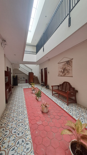 Exterior & Views 2, Roemah Evita Lodging Accomodation, Semarang