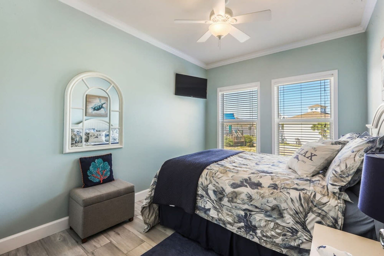 Room 4, Bama Barefoot Beach House- near beach pool, Baldwin