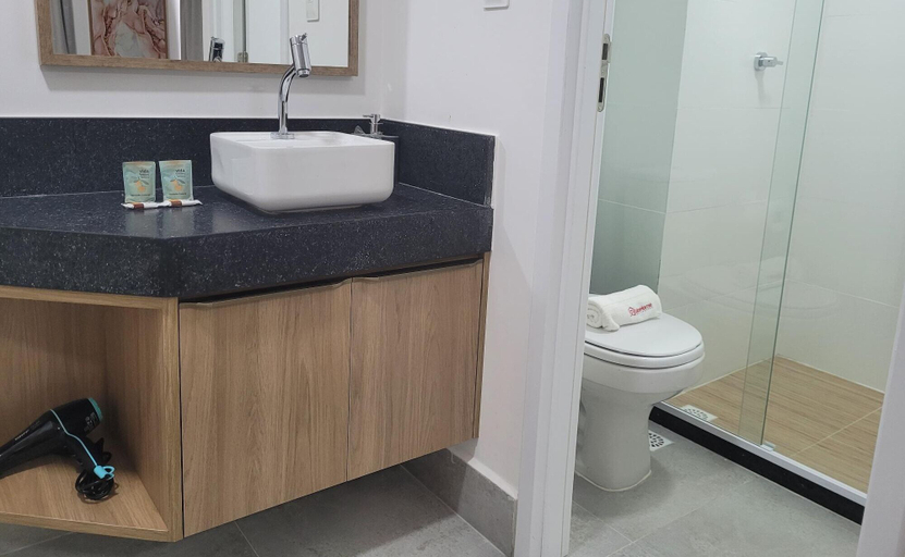 Bathroom 2, Legacy Suits - LikeHome Hospedagens, João Pessoa