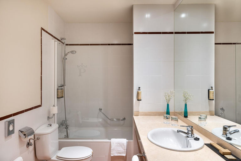 Bathroom 4, Parador de Santo Domingo Bernardo de Fresneda, La Rioja