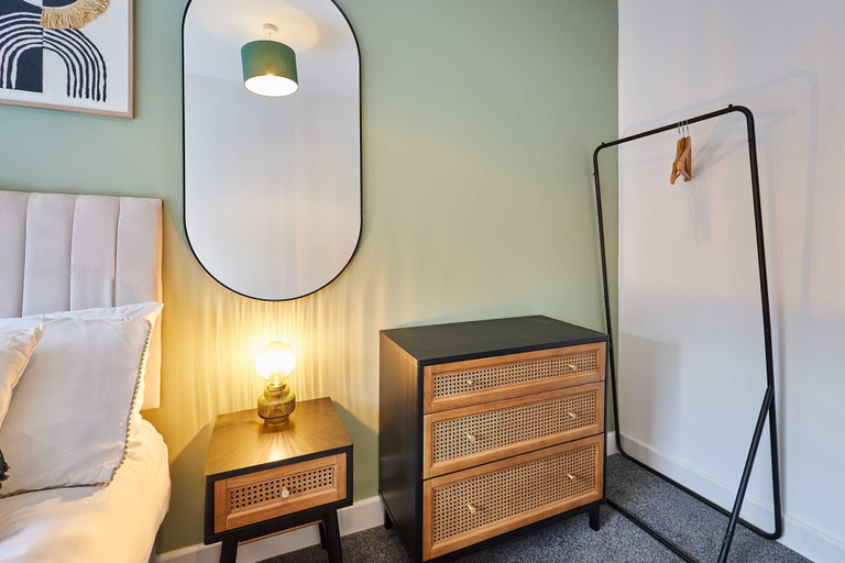 Room 5, Host Stay Joffre Avenue, Wakefield