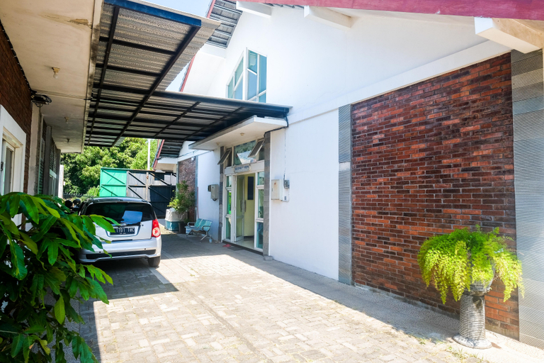 Exterior & Views 5, RedDoorz near Exit Tol Krapyak Semarang 3, Semarang