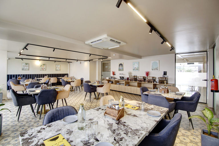 Food & Drinks 4, Saltstayz Premier - Near Golf Course Road & Sector 57, Gurgaon