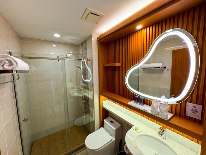 Bathroom 5, Cebu One Tectona Resort Hotel, Liloan