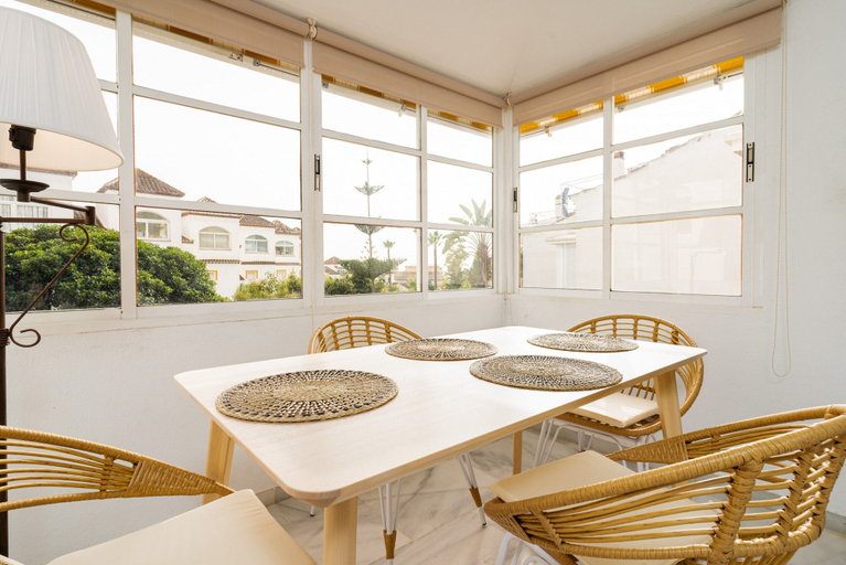 Dining 4, Apartment in Marbella Near Costabella Beach, Málaga