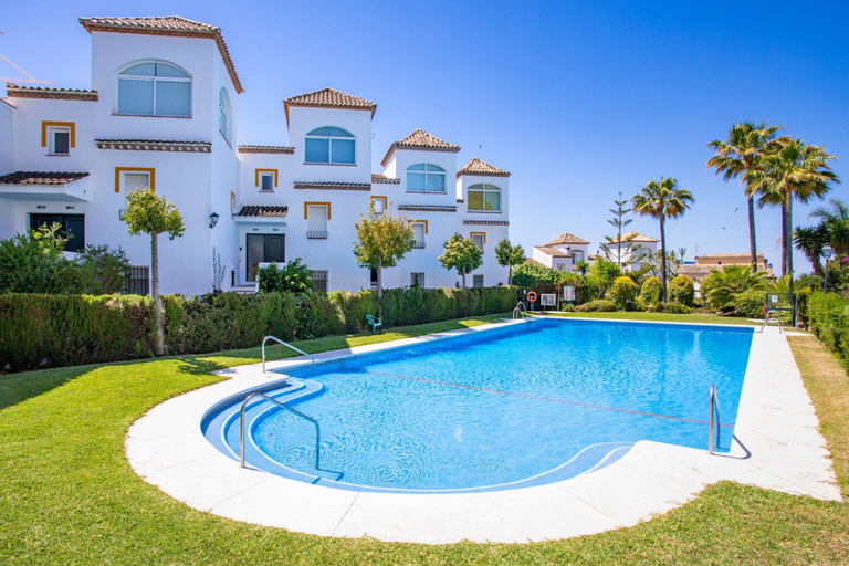 Pool 2, Apartment in Marbella Near Costabella Beach, Málaga