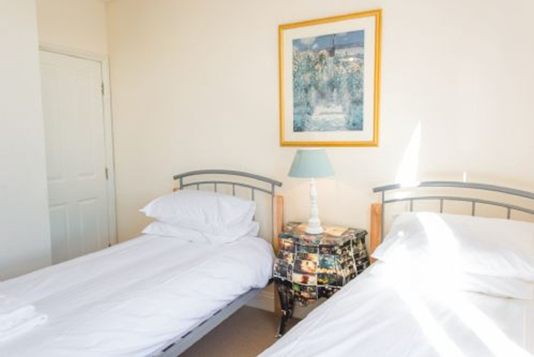 Room 5, Host Stay Apartment 5 York Terrace, Norfolk