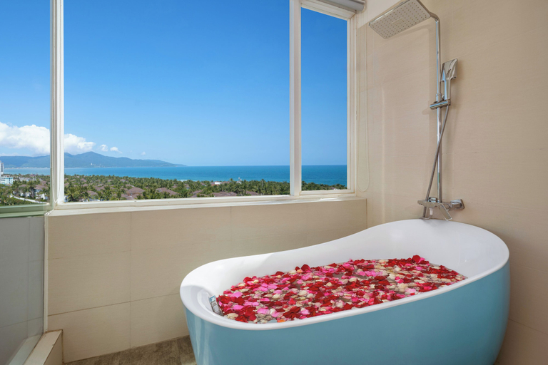 Bathroom 3, ELC Horizon Hotel & Spa, Da Nang