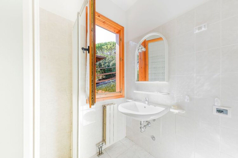 Bathroom 5, Holiday Complex with Pool in Andora, Savona
