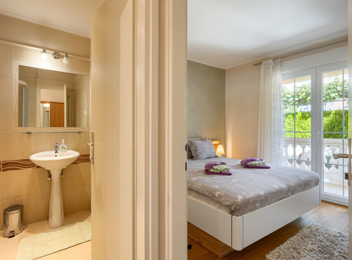 Room 2, Apartment in Porec Near Spadici Beach, Poreč